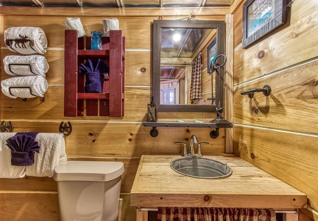 The Tiny Barn, 1089 Free Tickets Each Paid Day, Dollywood And More Sevierville Dış mekan fotoğraf
